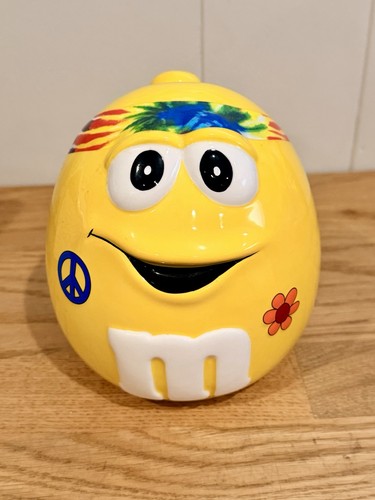 Yellow character candy - m&m's,
