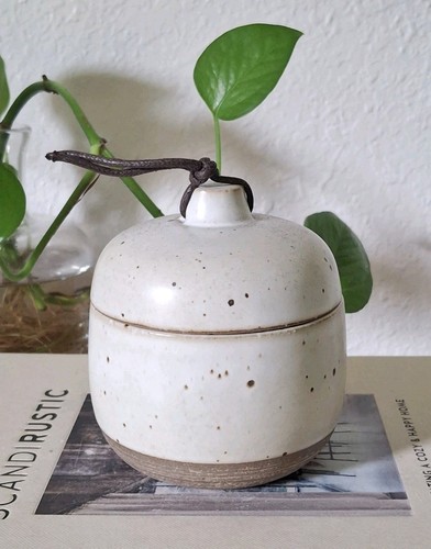 Pottery lidded tea - 4.5", caddy